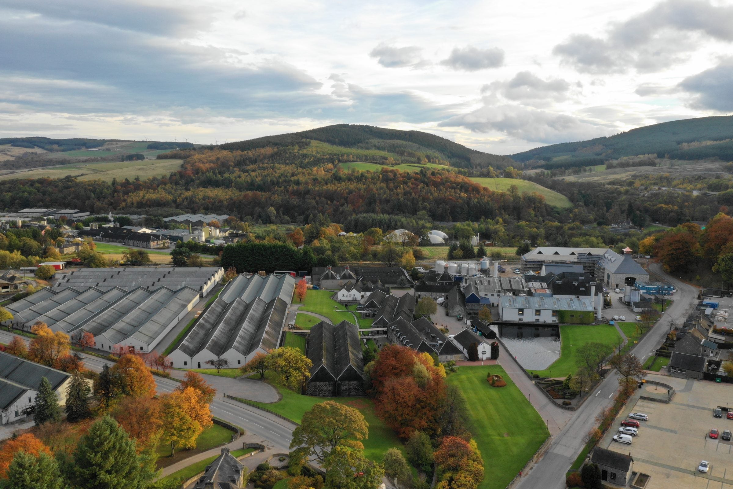 Glenfiddich Distillery: History, Whisky & Casks