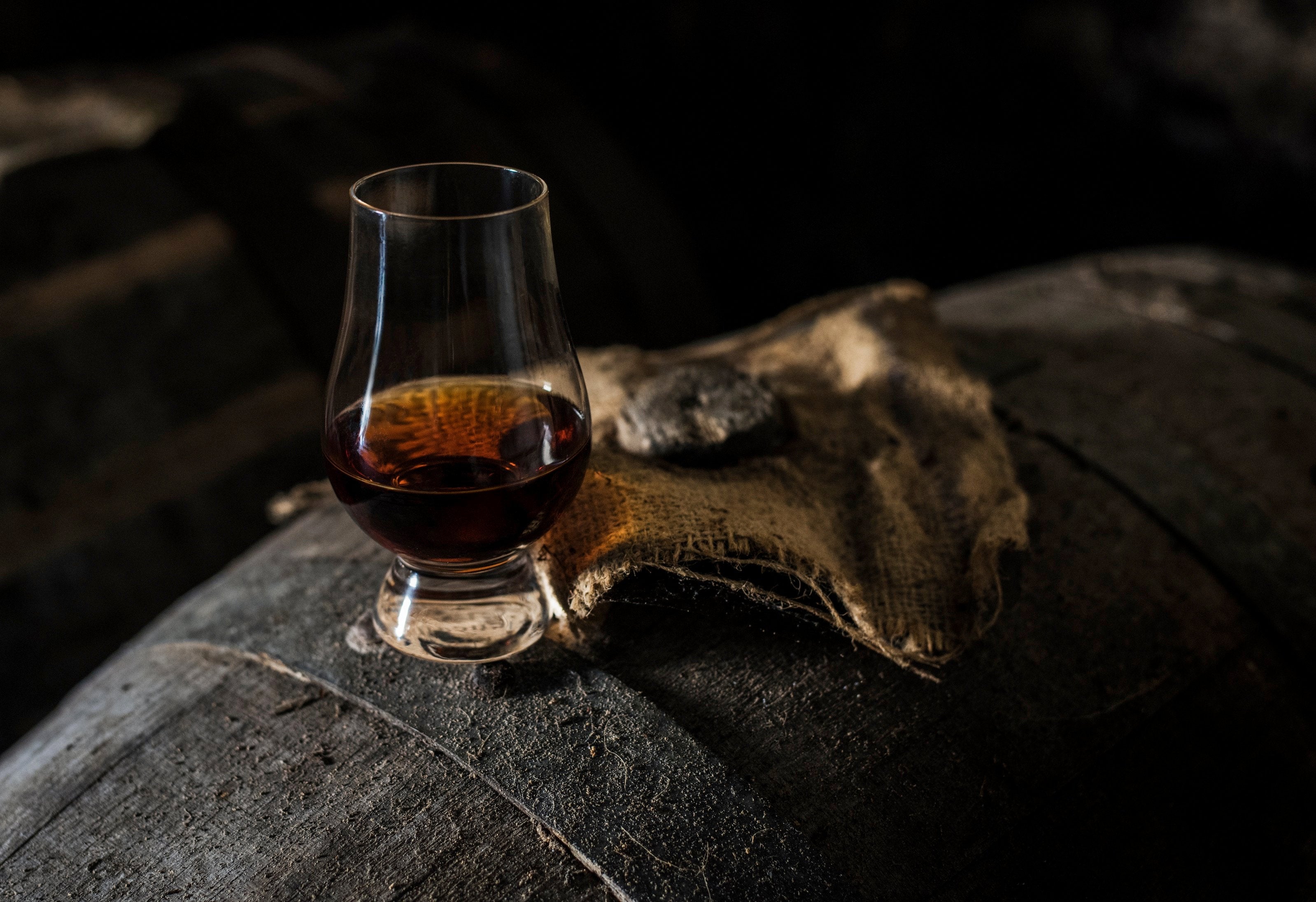 dram whisky in a glencairn glass