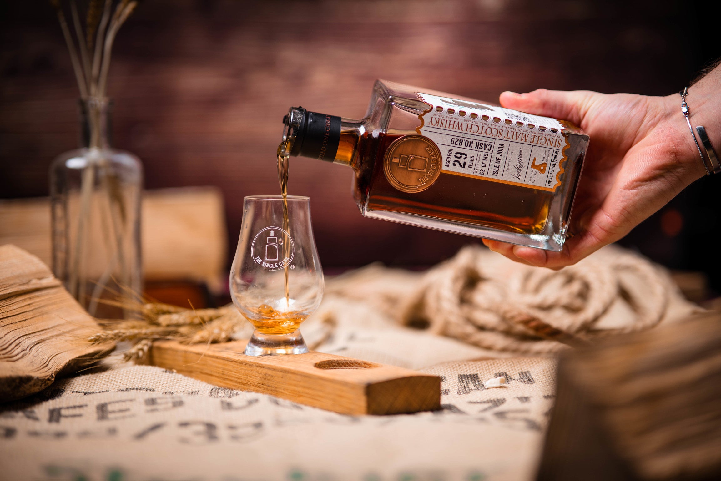 Old whisky poured into a glencairn glass