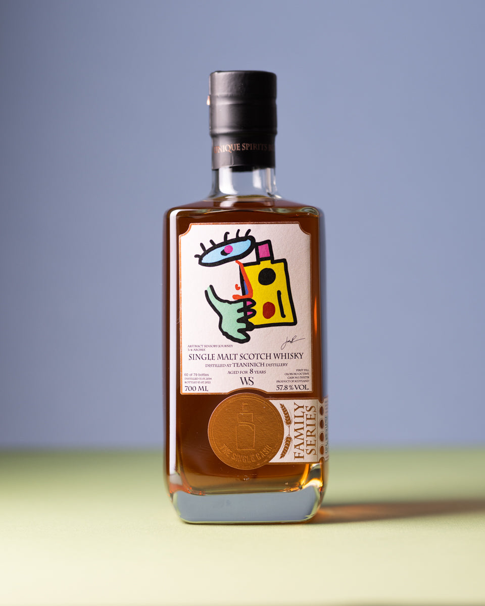 Teaninich single cask scotch whisky by whisky studio, artistic label, minimalistic label,